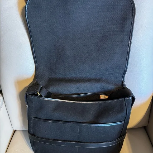 Dooney & Bourke Black Leather Trim Unisex Messenger Bag - Picture 4 of 10